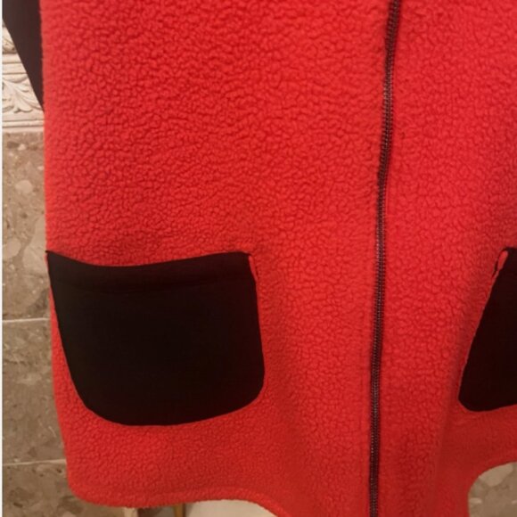 Susan Graver. Size 3X. Red Black Fleece Poly. Vest. Zip. Pockets. DB2 - Picture 3 of 6